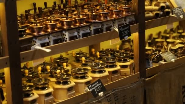 Coffee store with a big collection of different vintage coffee grinders of diffferent size and made in various stylies for sale. — Stock Video