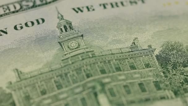 Fondo de dinero en efectivo. Benjamin Franklin retrato en billete de 100 dólares de cerca, la imagen se gira — Vídeo de stock