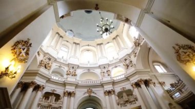 Bir Katolik Katedrali Lviv içinde mimarisinin güzel eski Gotik tarzı.