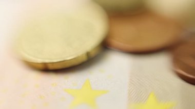 Euro coins makro hızla dönen stüdyo aydınlatma altında