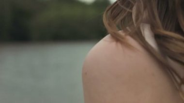 güzel kadın gelin elbise yavaş hareket orman doğa iplik