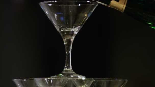 Pyramid from glasses of champagne on wedding party — Stock Video