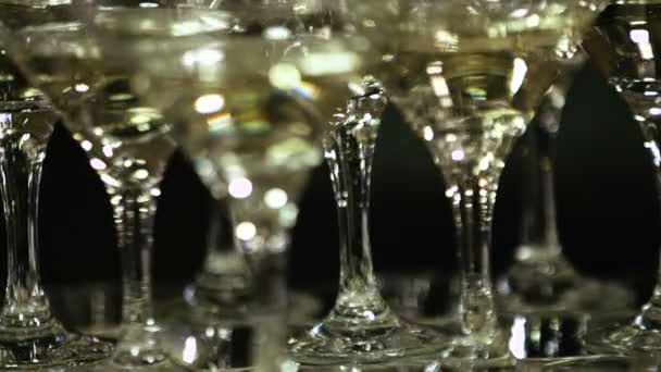 Vine  glasses in the form of a cascade or pyramid lit light at the party — Stock Video