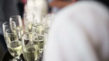 birçok bardak şampanya tablo