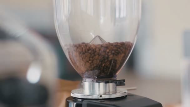Café para dois - Fazendo café. Máquina de café da manhã fazendo café para dois . — Vídeo de Stock