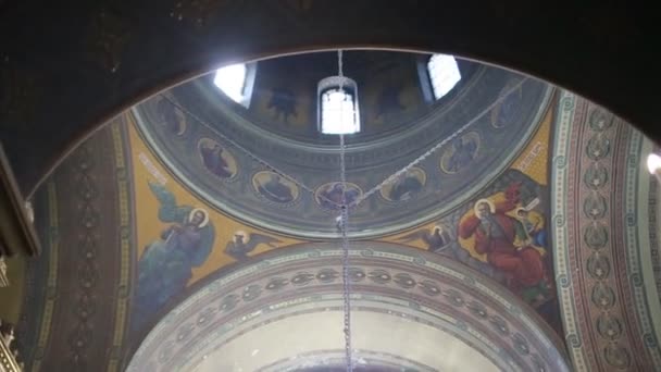 Iglesia vista interior con hermoso patrón y decoración . — Vídeo de stock