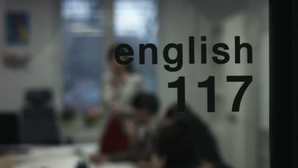 Enseigner aux étudiants la structure des phrases — Video