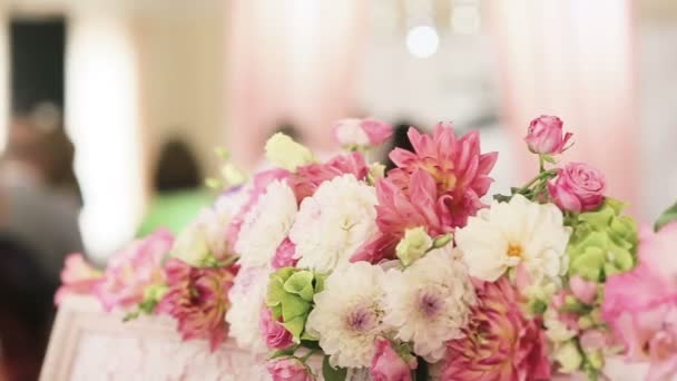 Flores para cerimônia de casamento, fundo do arco de casamento . — Vídeo de Stock