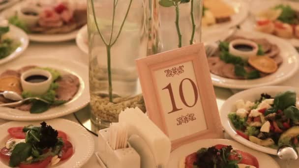 Номер стола на свадьбе — стоковое видео