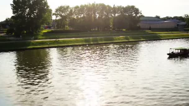 Vista del río Wistula en Cracovia, Polonia . — Vídeo de stock