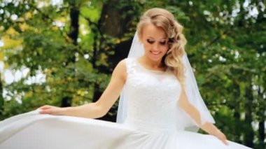 Güzel Kadın Dönen Gelin Elbise Slow Motion yakın çekim