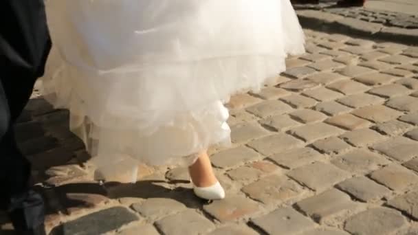 Feet Of Bride And Groomshot in slow motion couple walking close up — Stock Video