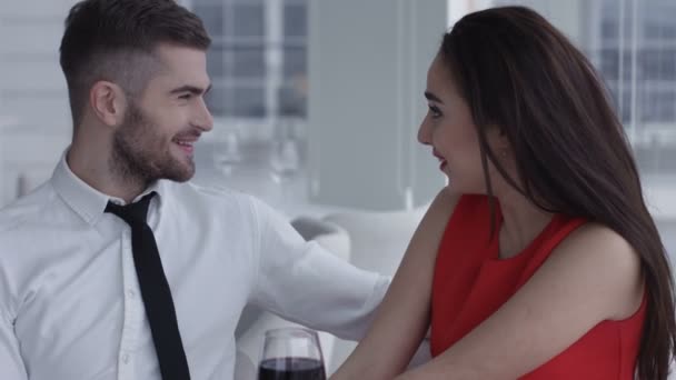Couple In Love. Happy Romantic Smiling Elegant People Having Dinner, Drinking Wine, Celebrating Holiday, Anniversary Or Valentines Day In Gourmet Restaurant. Romance, Relationships Concept. — Stock Video