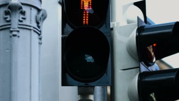 Close-up picture of the traffic light during the day changing from red to green for pedestrians. — Stock Video