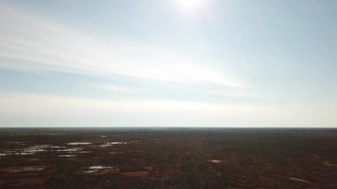 Güneşli berrak mavi gökyüzü