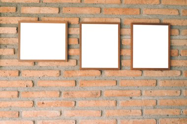 boş kahverengi resim çerçevesi üzerinde tuğla duvar