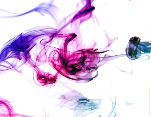 Beyaz arka plan üzerinde duman