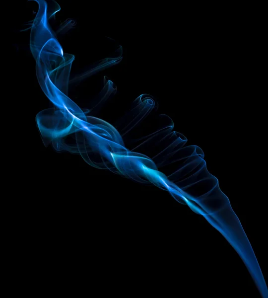 Siyah arkaplanda mavi duman