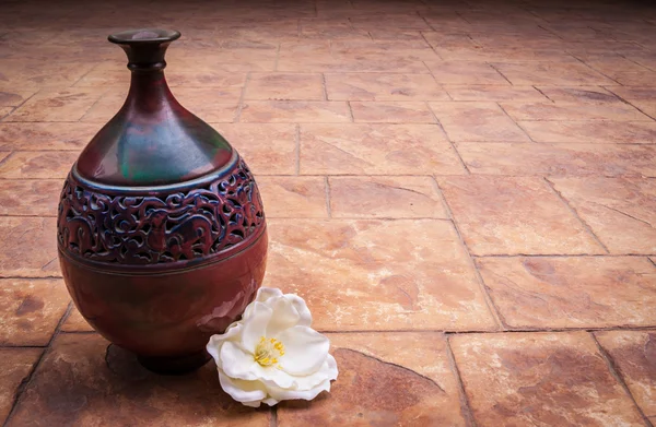 Old vintage retro hand made Islamic style vase with muslim ornam — Stock Photo, Image