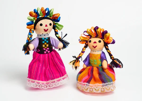 Hermosa y colorida mueca artesanal mexicana