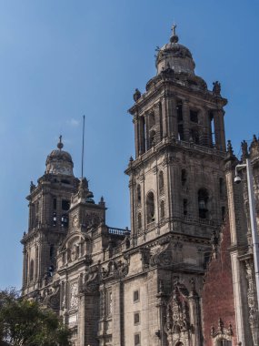 Mexico City Katedrali 'nin ön cephesi, Mexico City Zocalo' da..