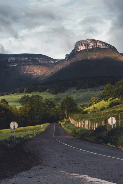 Bask ülkesindeki Aiaraldea Vadisi boyunca uzanan harika manzara yolu..