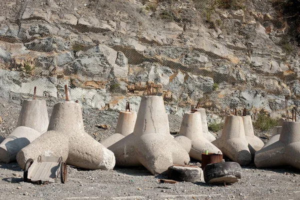 Deniz kenarında bir rıhtım inşaatı