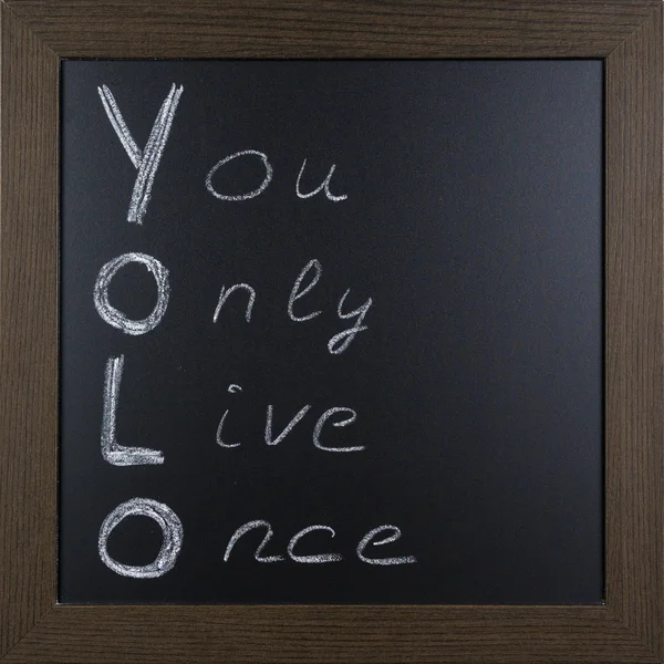 Manuscrit YOLO sur un tableau noir — Photo