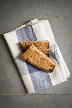 iki ekmek dilimleri
