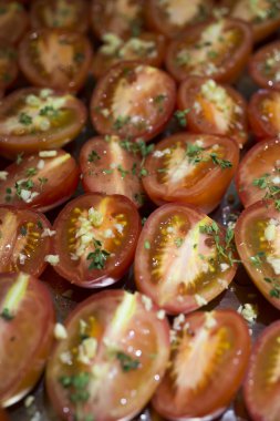 Taze domates yarım tepsi