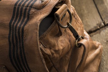 Kayış Metal kilit bir çanta askısı Yüzük'e bağlanır