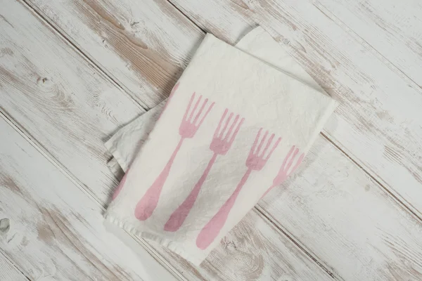 Servilleta de cena blanca con diseño impreso de patrón de horquilla de cena rosa — Foto de Stock