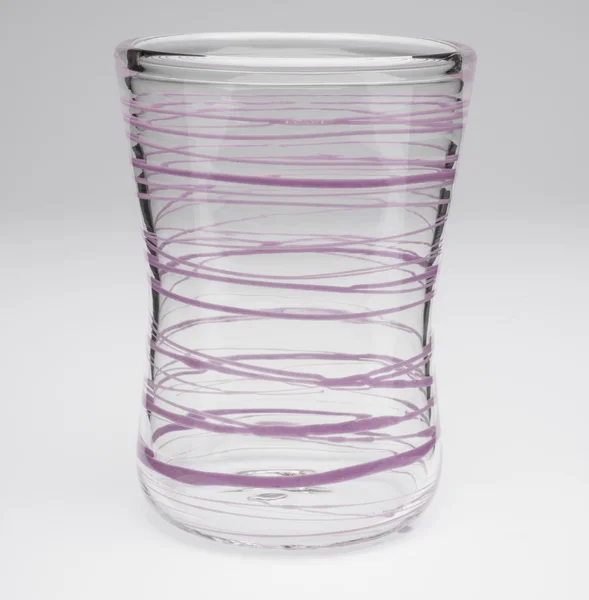 Vidrio de cristal con diseño de rayas púrpuras —  Fotos de Stock