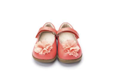 Beyaz arka plan üzerinde çiçek ile şeftali güzel çocuk ayakkabı