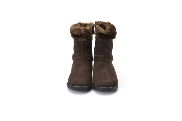 Bottes pour enfants marron moelleux sur fond blanc — Photo