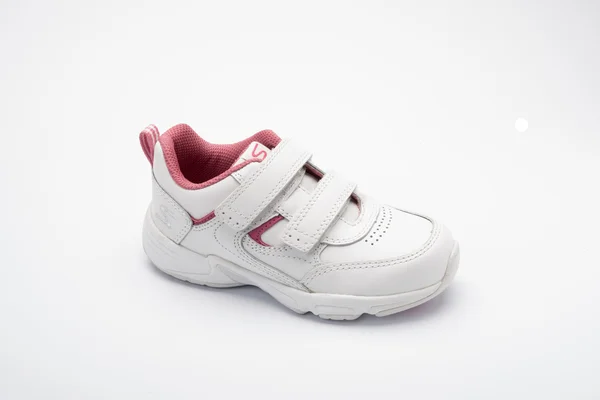 Chaussure de running pour enfants blanche et rose sur fond blanc — Photo