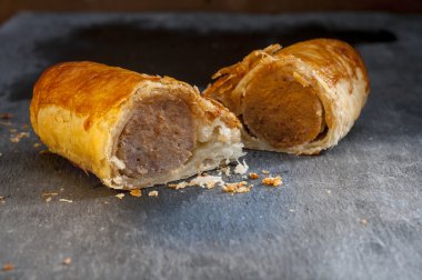 Sosis Roll yarıda kesti