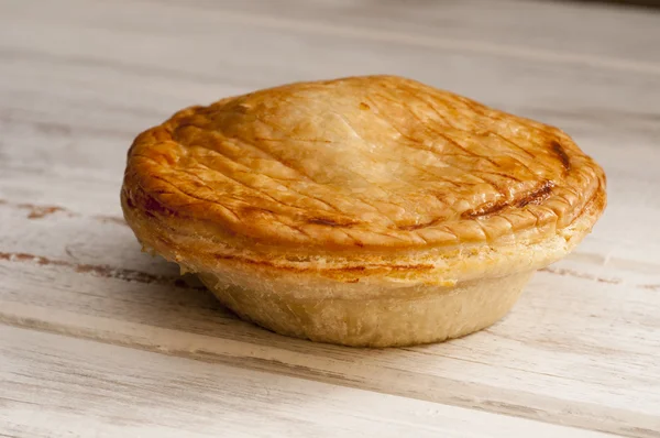 Cooked Pie on a Smooth Wooden Surface — Stock Photo, Image