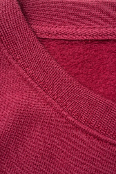 Primer plano de cuello de camisa roja — Foto de Stock