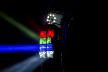 bir diskoda ışık kirişler