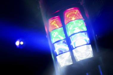 bir konserde ışık kirişler