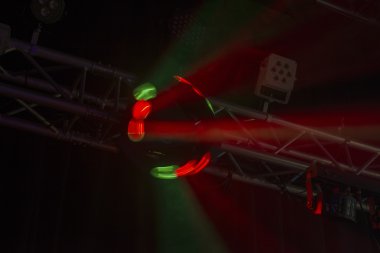 Kırmızı parlak renkli disko ışığı