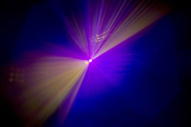 Tek parlak renkli disko ışık