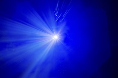 Tek parlak renkli disko ışık