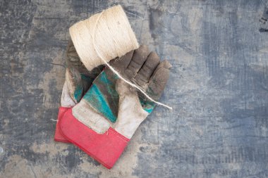 Rulo dize ve çamurlu Bahçe eldivenleri