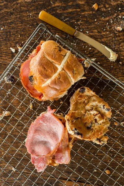 İki tel raf tereyağı bıçağı yanında soğutma Buns çapraz