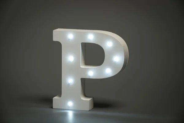 Lettera decorativa P con luci LED incorporate — Foto Stock