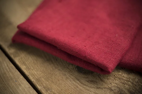 Складная красная хлопковая ткань — стоковое фото