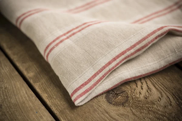 Tecido de algodão listrado branco, bege e vermelho dobrado ou linho — Fotografia de Stock