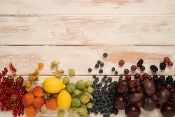 Färgstarka frukt arrangemang — Stockfoto